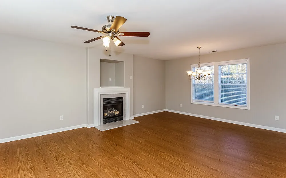 3 bed, 2.5 bath, 1430 sqft, $2,120 — Photo 3