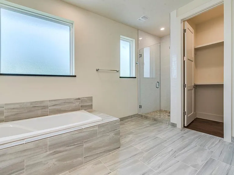6412 Carson Rdg #B — Photo 11
