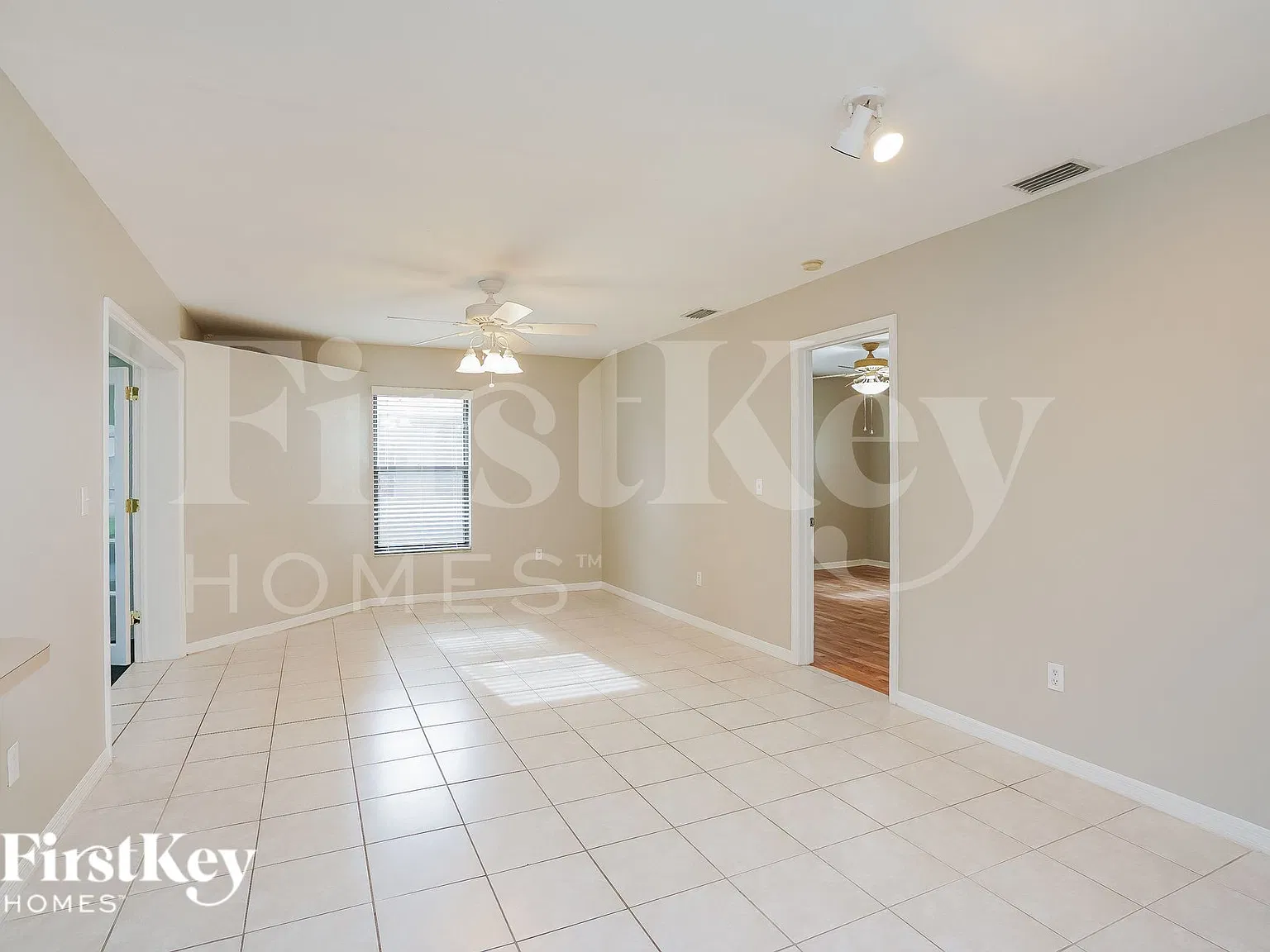 3 bed, 2.0 bath, 1345 sqft, $2,440 — Photo 4