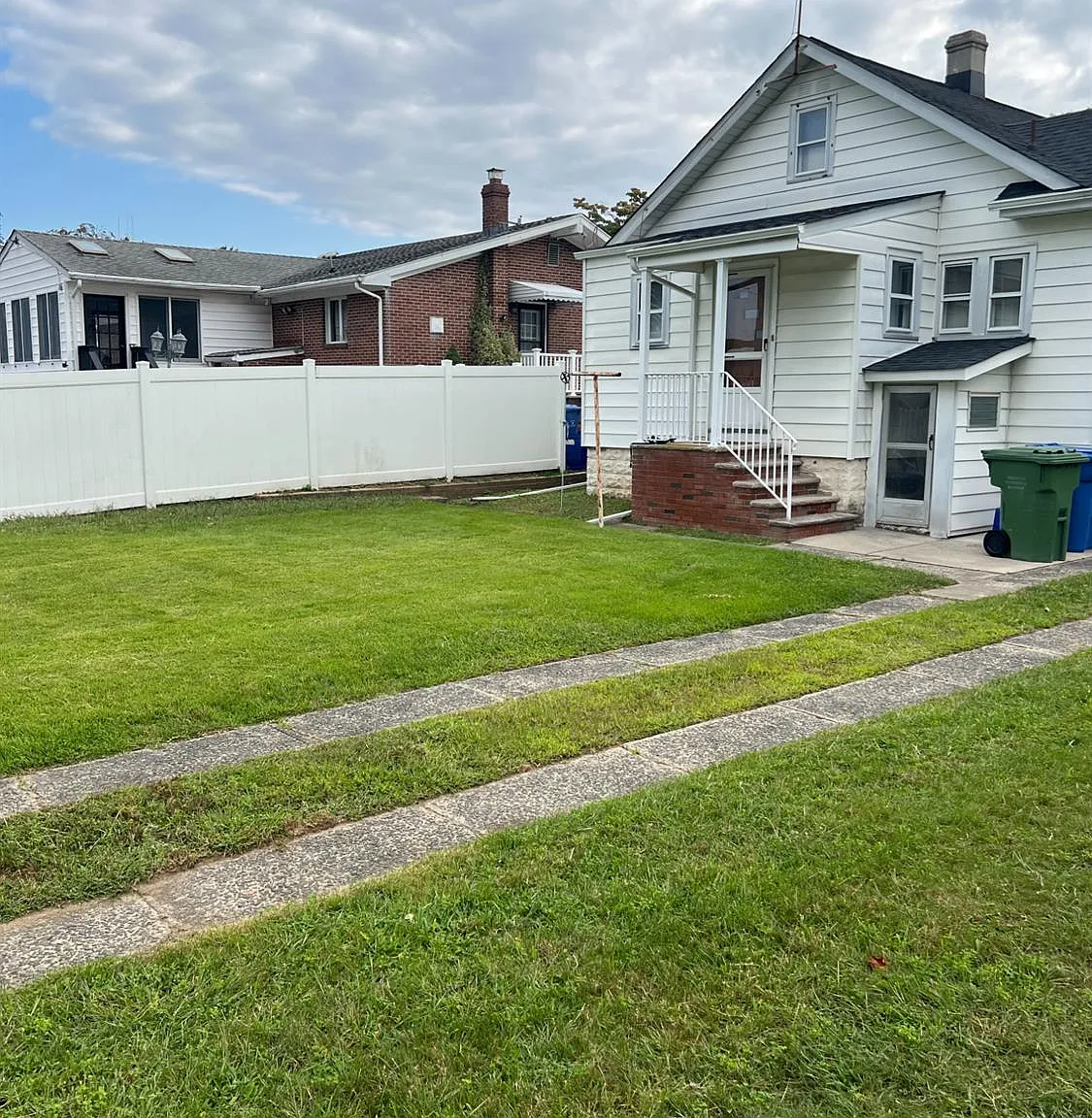 2 bed, 1.0 bath, 1026 sqft, $2,400 — Photo 2