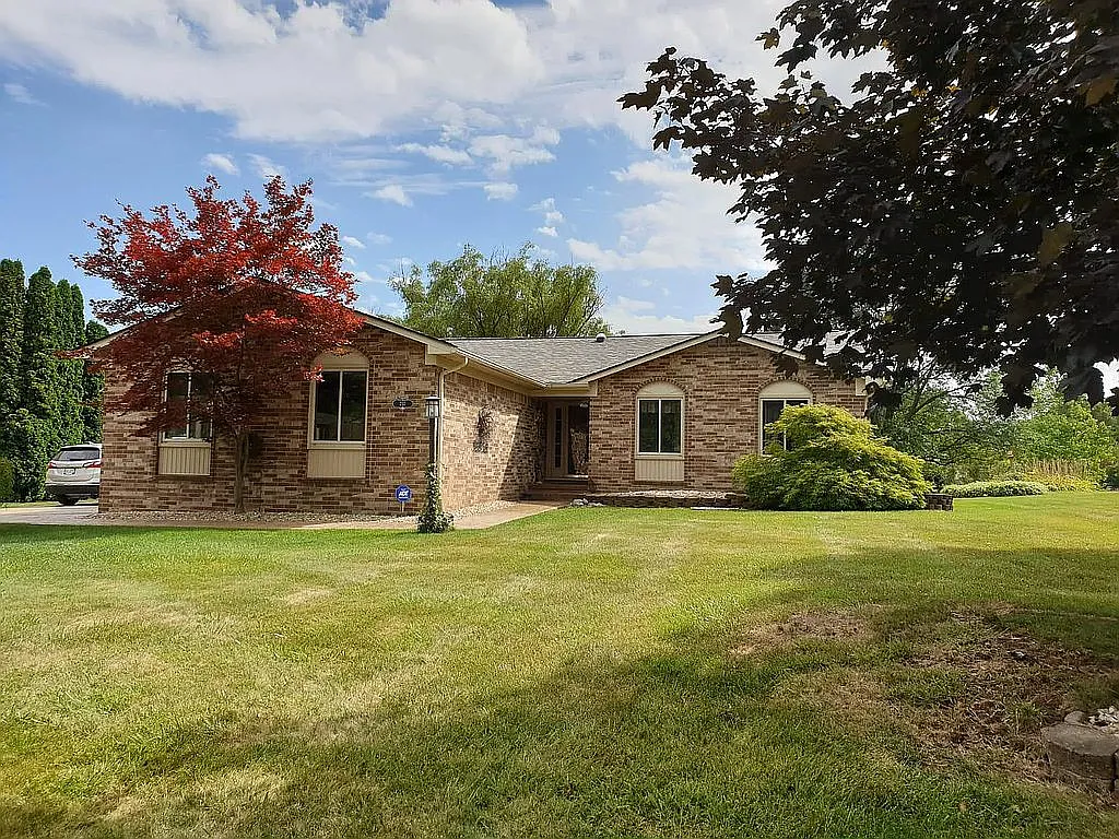 233 Coldiron Dr photo 1