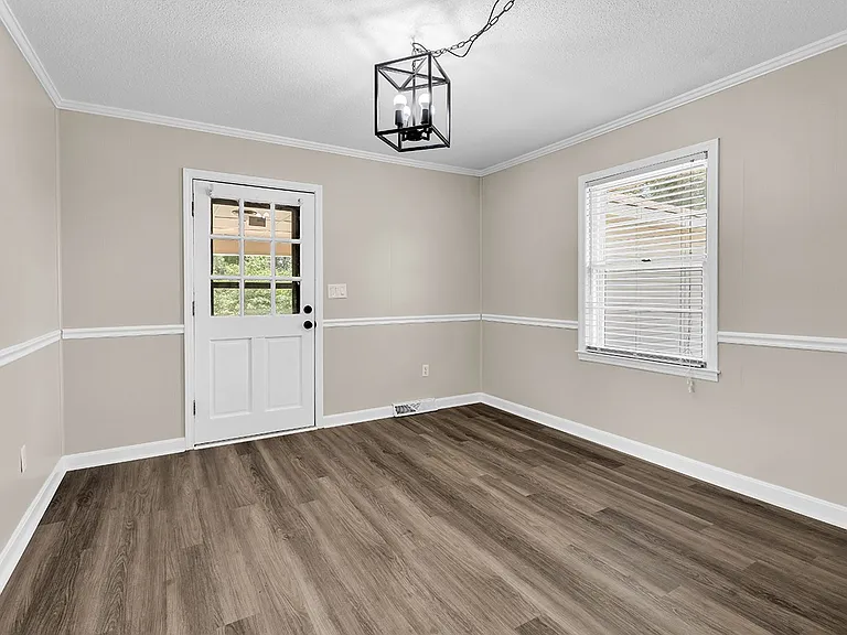 1354 Rogers Rd — Photo 26