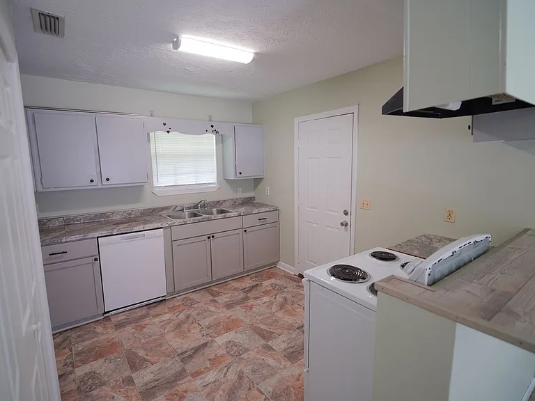 2304 Hartsfield Ct #B — Photo 7