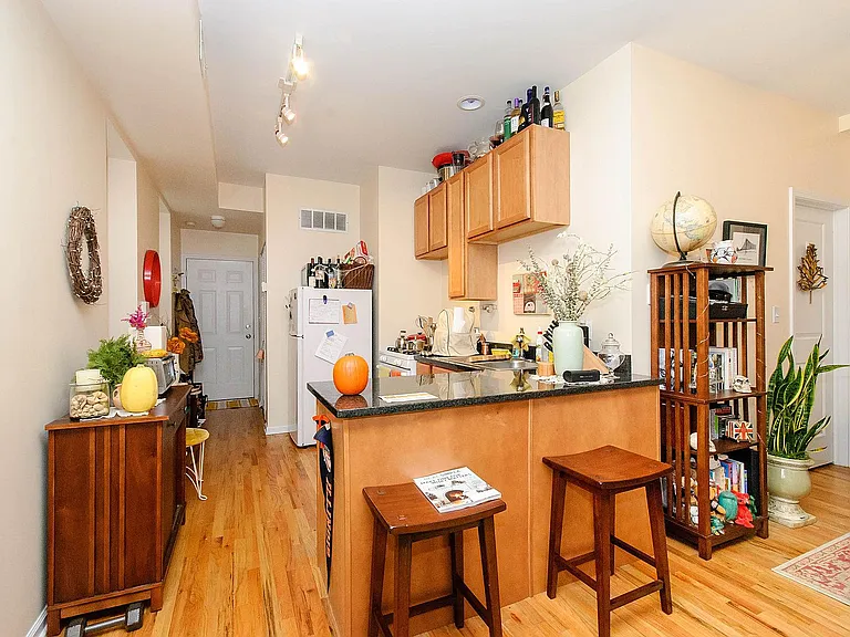 1852 W Wabansia Ave. — Photo 3