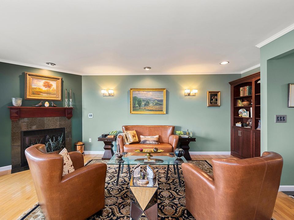 1st image of 17 Academy Hill Dr #17