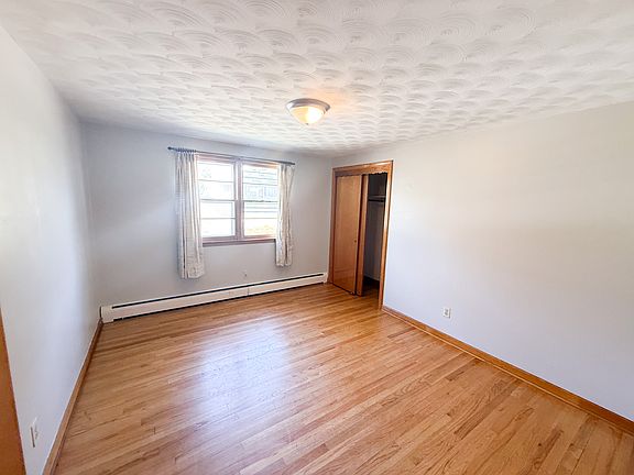4th image of 541 Burritt St #2