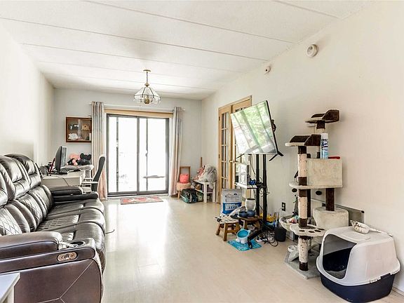5th image of 6701 242nd St