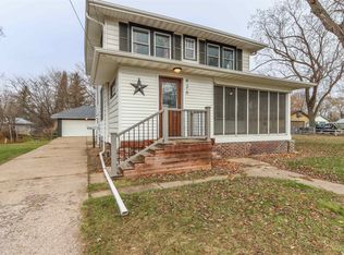 426 W Fulton St, Waupaca, WI 54981