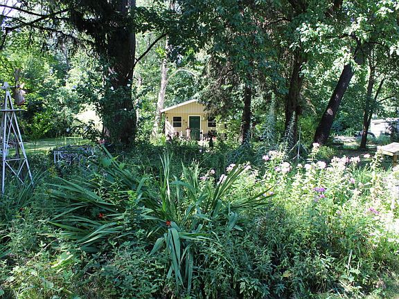 5th image of 597 Woodland Dr