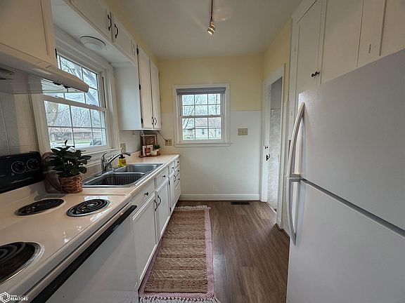 5th image of 303 E Chariton St