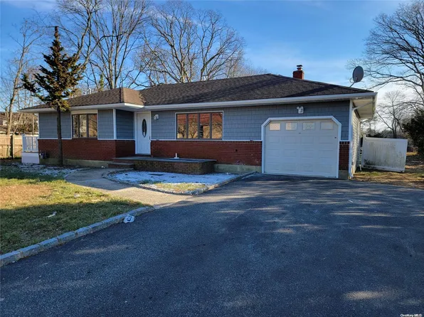 68 Rockaway Street, Islip Terrace, NY 11752