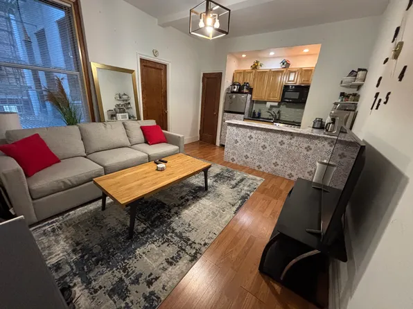 325 West 45th Street image 1 of 8