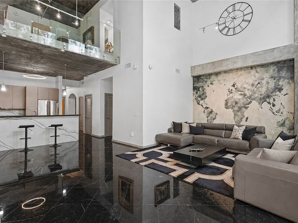 1st image of 840 E Grn #305