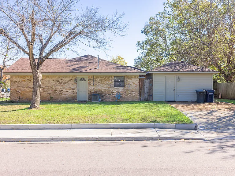 1600 Lawyer St — Photo 34