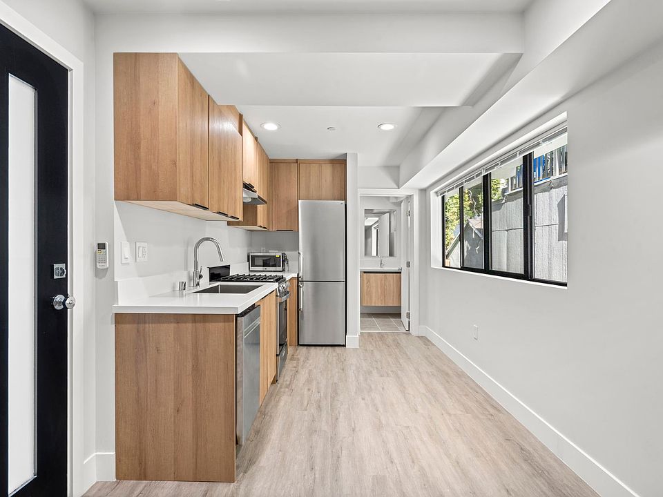 1st image of 406 1/4 N Kenmore Ave