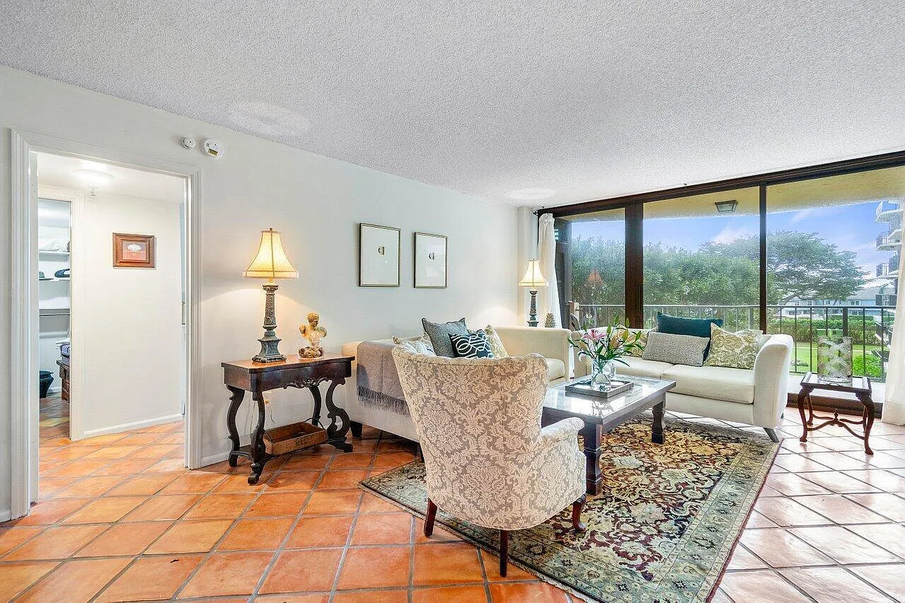 1 bed, 1.5 bath, 998 sqft, $4,500 — Photo 4