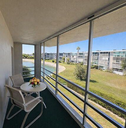 4th image of 2668 Garden Drive N #311