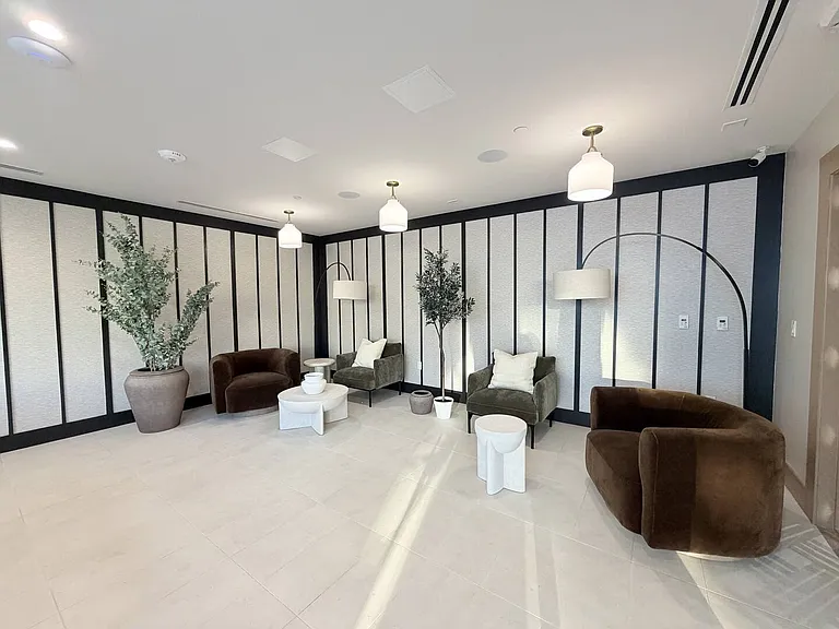 Lux Catalina — Photo 27