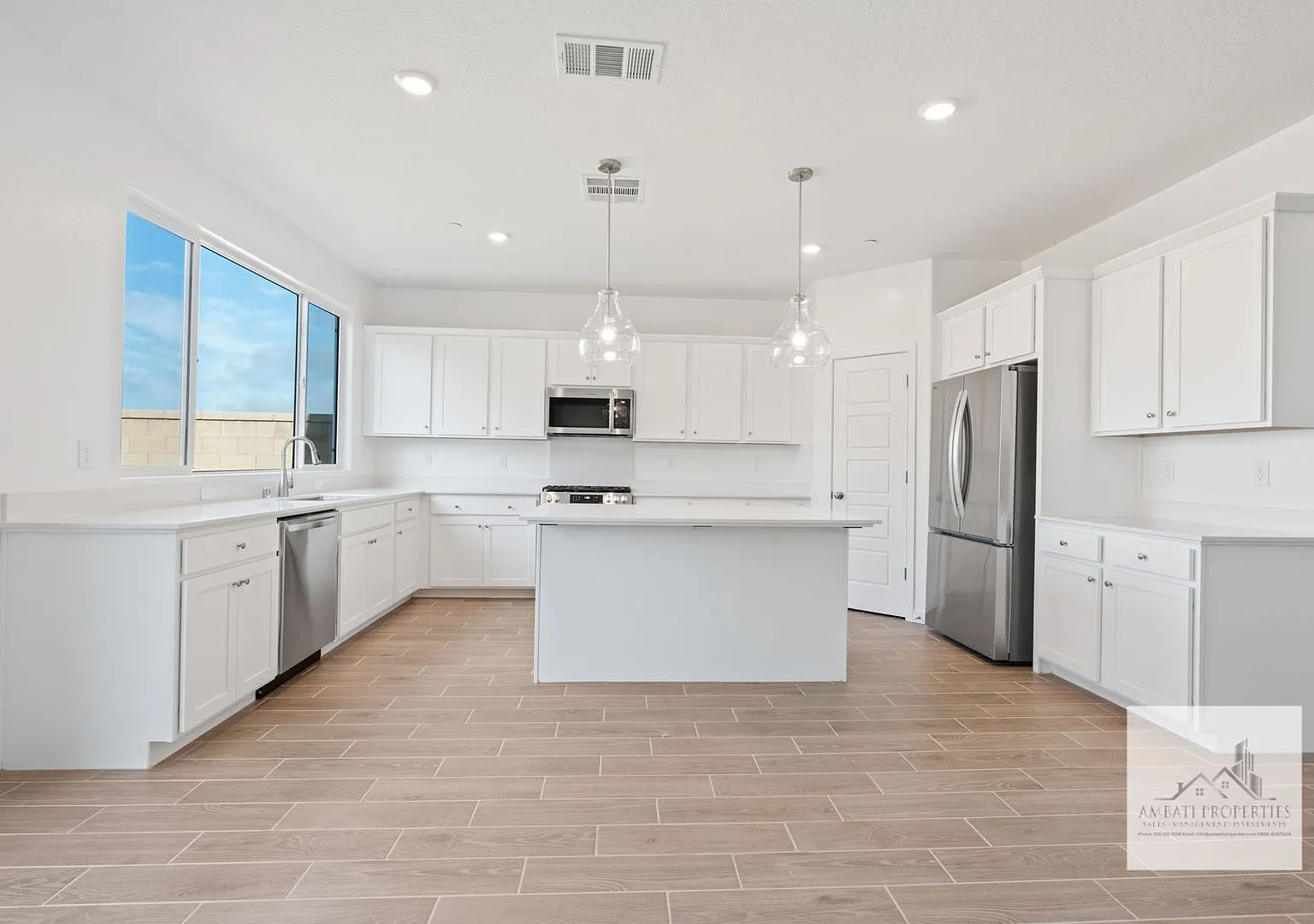 Almost New Five Bedroom Lennar Home with Solar in Clovis! — Photo 3