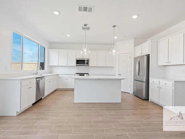 2272 N Duke Ave — Photo 3