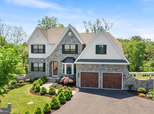 16 Autumn Blaze Ln, West Grove, PA 19390