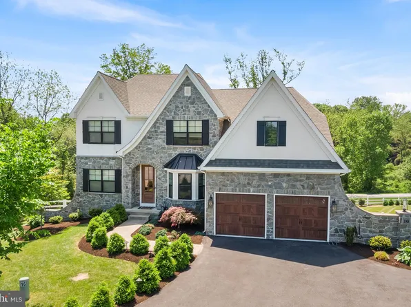 16 Autumn Blaze Ln, West Grove, PA 19390