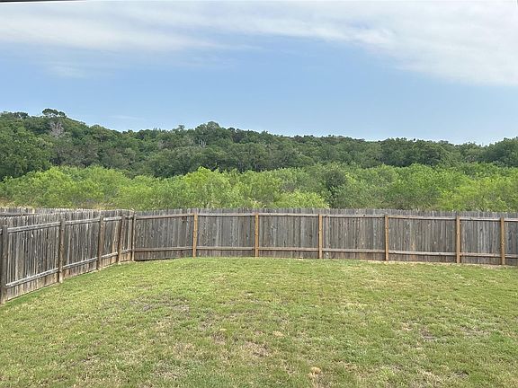 2nd image of 804 Goldilocks Ln
