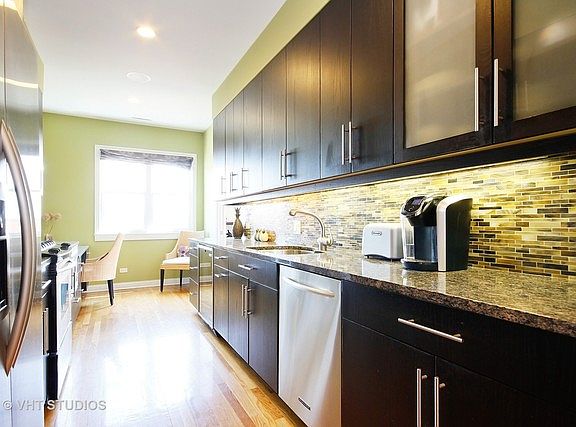 3rd image of 2835 N Lakewood Ave APT 5C