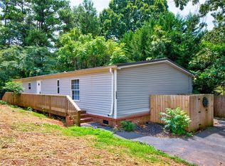 1204 Lake Shore Dr, Townville, SC 29689