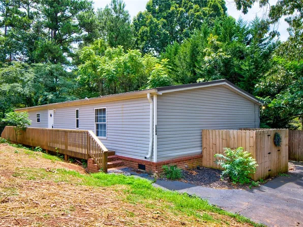 1204 Lake Shore Dr, Townville, SC 29689