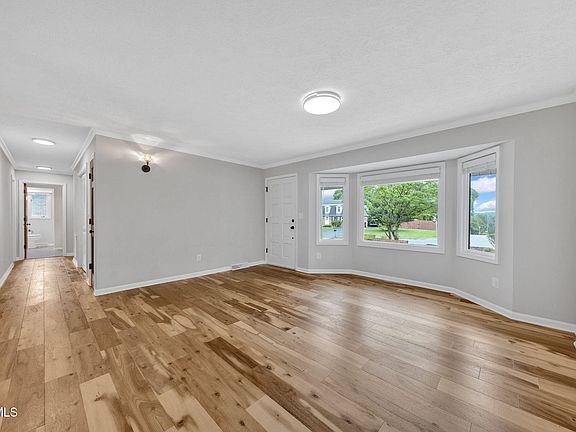 3rd image of 700 Sharon Dr