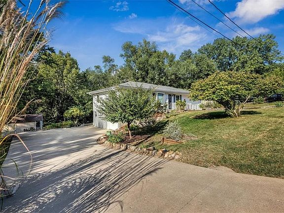3rd image of 7320 Sloan Ave