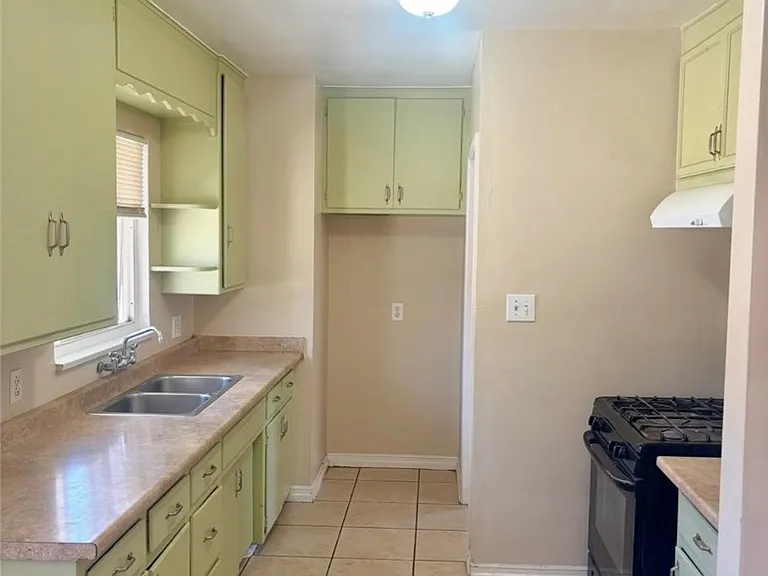 605 W D St #A — Photo 3