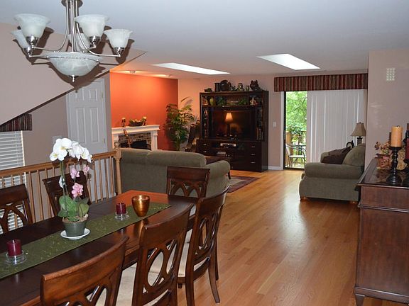 4th image of 983 Westchester Cir