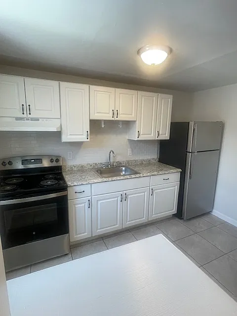 2 bed, 740 sqft, $1,900 — Photo 2