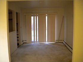 4th image of 23330 Edinburgh St