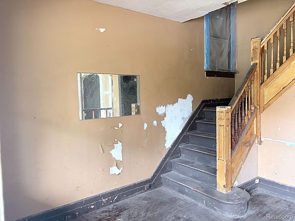 4th image of 3757 Saint Clair St
