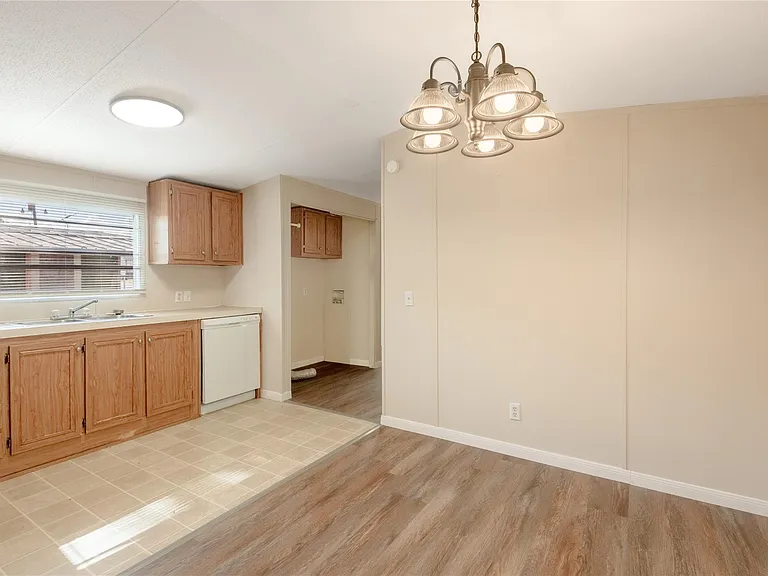 1961 Quality Blvd #12 — Photo 10