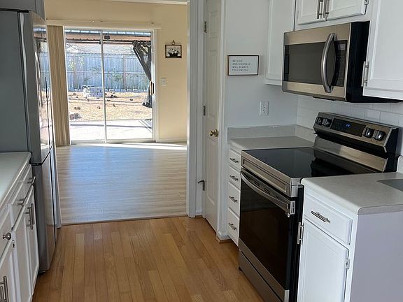 4th image of 800 Brewster Ln