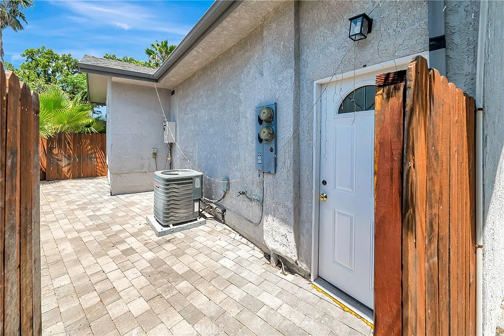 2 bed, 800 sqft, $2,750 — Photo 3