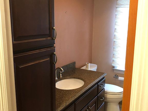 4th image of 24004 Edgehill Dr