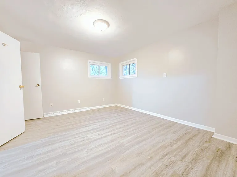 533 Columbia St — Photo 12