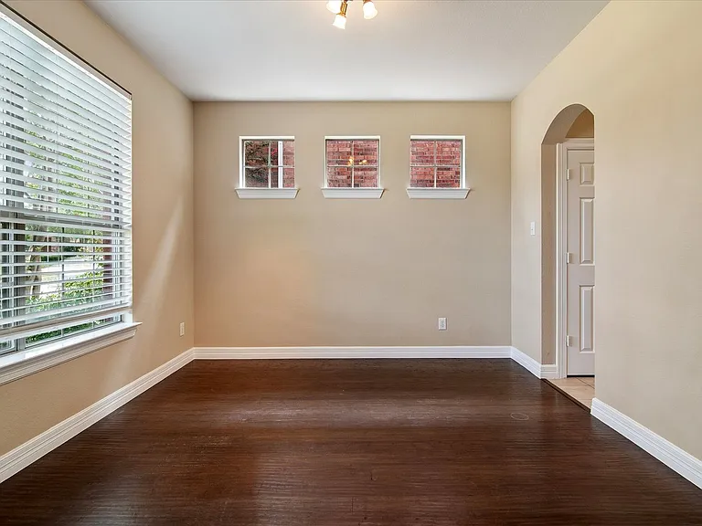 4621 Brighton Dr — Photo 4