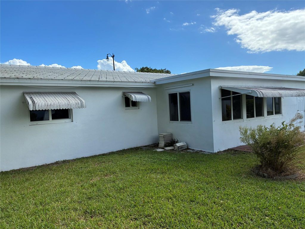 3021 E Golf Boulevard, photo 2