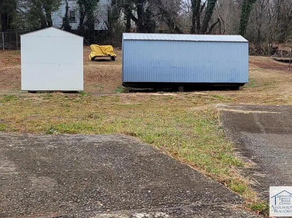 46 Highland St, Bassett, VA 24055