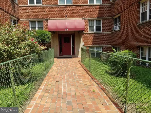 20 Chesapeake St SE #4, Washington, DC 20032