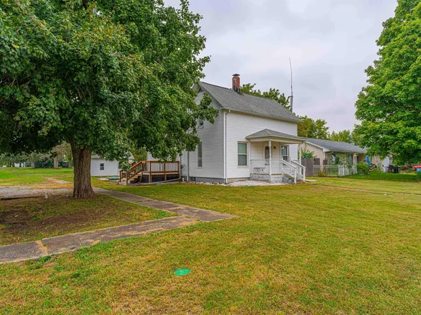201 N Vine St, Armington, IL 61721