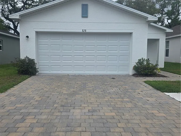 878 Friendship Cir — Photo 1