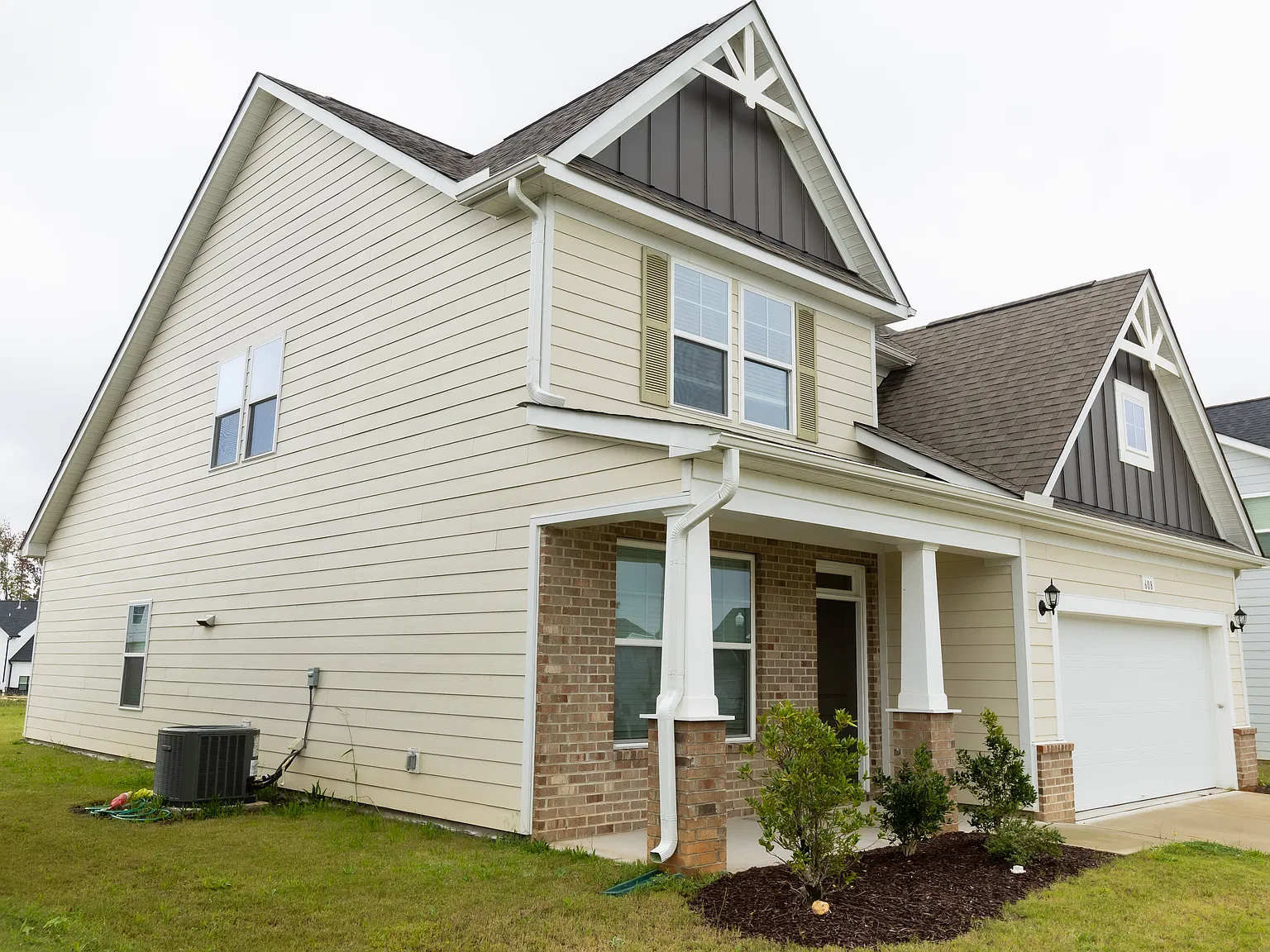 4 bed, 2.5 bath, 2450 sqft, $2,175 — Photo 2