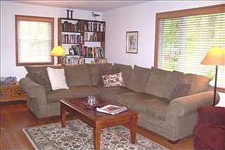 4th image of 31 Valencia Ln